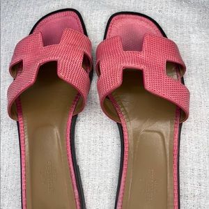 Hermès Oran pink lizard skin sandals!